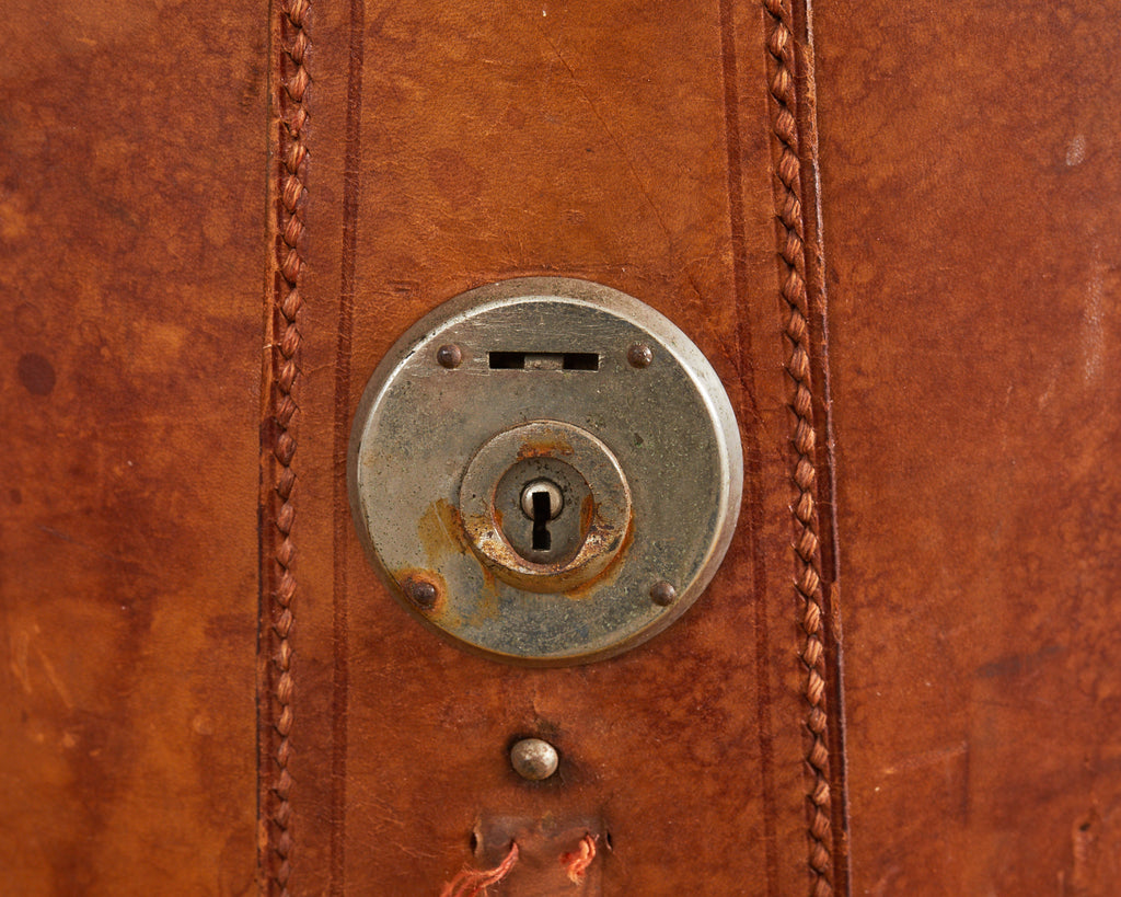 19th Century, English Regency Leather Oval Hat Box