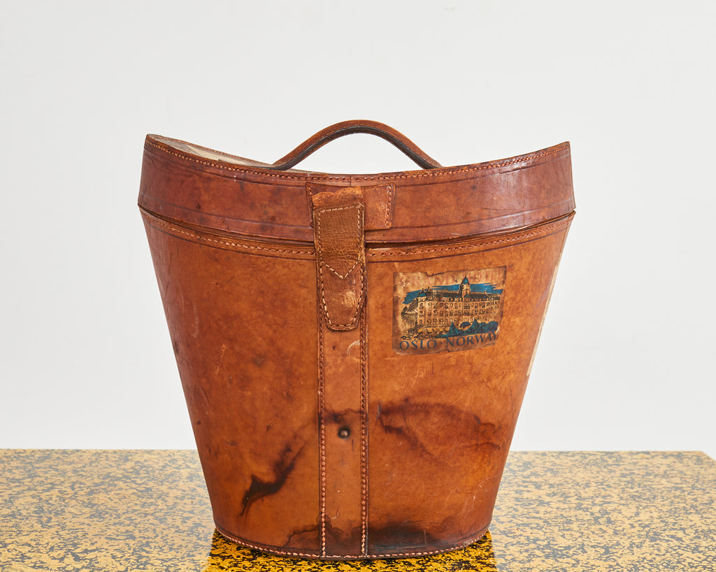 19th Century, English Regency Leather Oval Hat Box