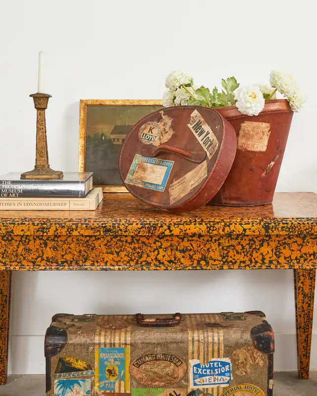 19th Century, English Regency Leather Oval Hat Box