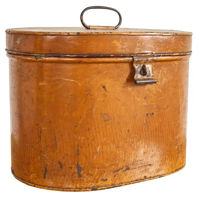 19th Century Country English Victorian Oval Metal Hat Box
